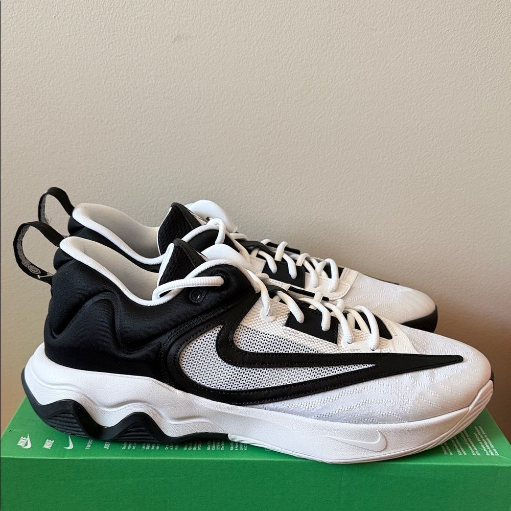 Nike Giannis Immortality 3 White Black DZ7533-100 Men’s Size 8